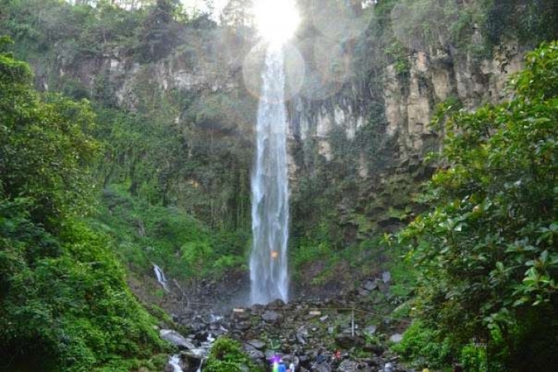 Meski bernama Grojogan Sewu, tidak berarti air terjun di sini berjumlah seribu